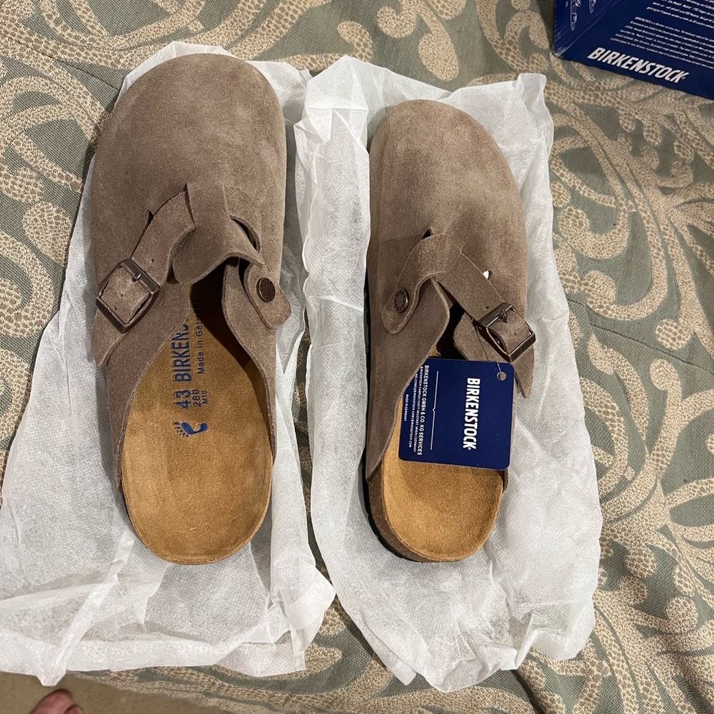 NEW women’s Birkenstock suede, Boston’s